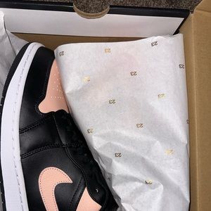 Jordan 1 low Black/Arctic white-orange -black  size 12
